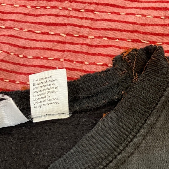 Dracula women’s large universal pictures distressed Sweatshirt - Picture 3 of 16